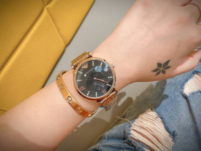 Home made Armani couple quartz style with two needles and half sides, photographed with butterfly double button solid steel strip Classic popular style, high-quality workmanship, best choice for couples. Diameter: 32mm 40mm