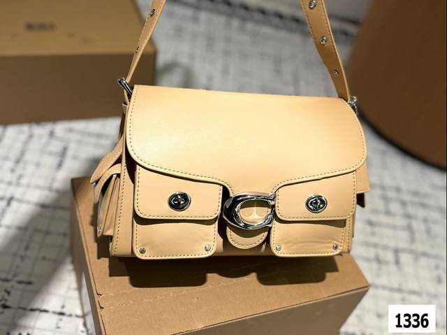 Coach Coach's new motorcycle bag with box, Cargo Soft Tabby, black motorcycle bag