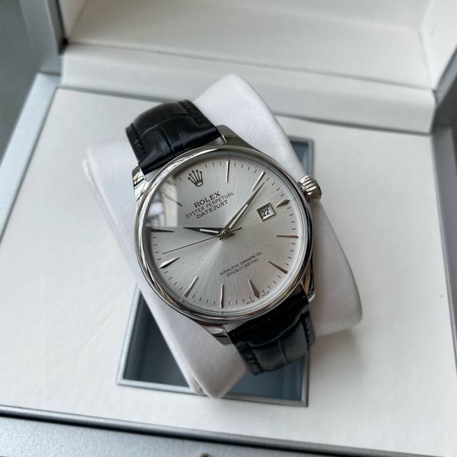 White gold. The sincere work of Tw2024, Rolex Rolex. This watch carries many classic elements of Rolex: since its inception, this series of watches has always been Rolex's most iconic and recognizable model, demonstrating: