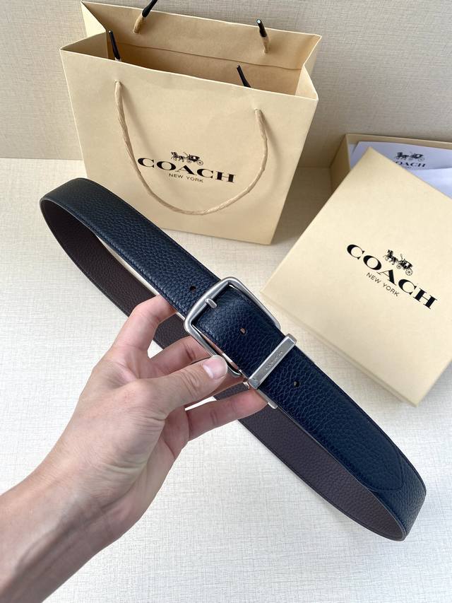 The 3.7cm wide Coach double-sided belt is made of sports calf leather and comes with a classic logo buckle. It is one product with two different appearances. Its fit can be personalized and can be cut with scissors. Saz D45 Smm