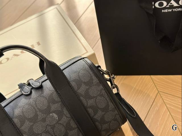 Folding box size 23.16, Coach Gotham black flower pillow bag with unique artistic atmosphere, simple and versatile, high aesthetic value, preferred for daily outings: