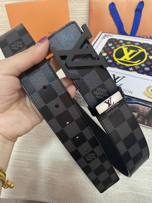 Product Name: Lv... Louis Original Material of Vuitton: Original Leather Belt with 100% Head Layer Leather Belt Guaranteed Genuine Leather, 24K Pure Steel Buckle, Counter Original Quality and Exquisite Craftsmanship, Fashionable Brand, Preferred Pack