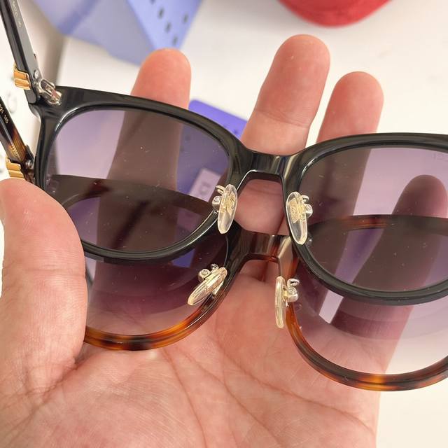 Detail image * Gucc * Guchi new sunglasses, Gg1073， Lightweight board, cat eye frame, dual G brand logo pays tribute to the classic. Size:54-21-145。 :