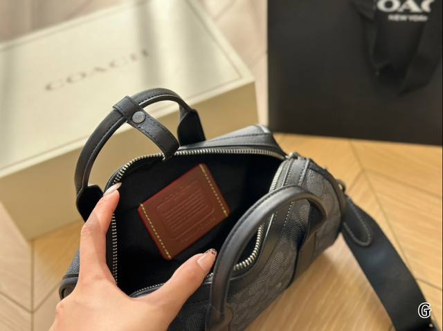 Folding box size 23.16, Coach Gotham black flower pillow bag with unique artistic atmosphere, simple and versatile, high aesthetic value, preferred for daily outings: