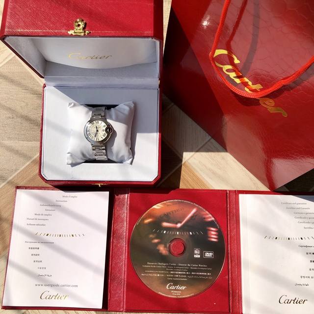 Original mold opening! Create the highest quality! One watch, one size, one card Cartier blue balloon, size 33M counter identical case strap, even each accessory can be exchanged with the genuine product, using durable 316 stainless steel strap! Full