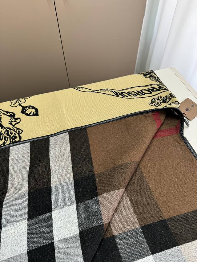 Burberry's popular women's scarf and shawl dual-use model with special craftsmanship and high-end research and development has been stunningly launched and loved by Bai Fumei. It is definitely worth buying a box gift bag