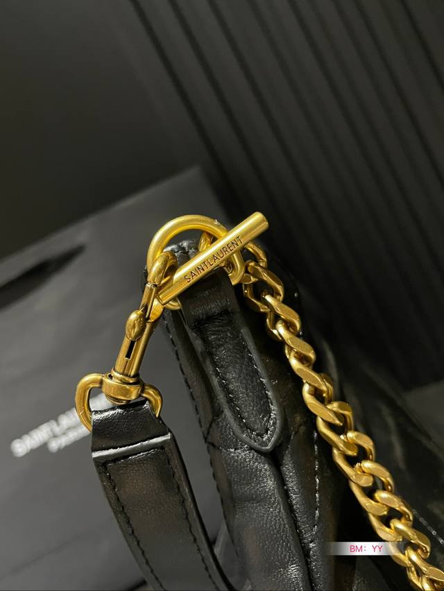 Saint Laurent Ysl tote bag Versatile, classic, and exquisite, this truly super invincible, super cute, and fairy like bag is a daily must-have for young ladies. Size: 23 * 28