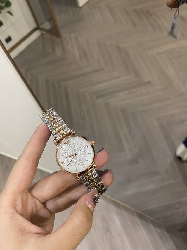 High quality Armani Starry Sky women's watch, I think girls all like this bling bling watch. Men's tickets, husbands should buy one for their girlfriends! Long out of stock. Pictures cannot capture the beauty of real objects, but real objects are rea