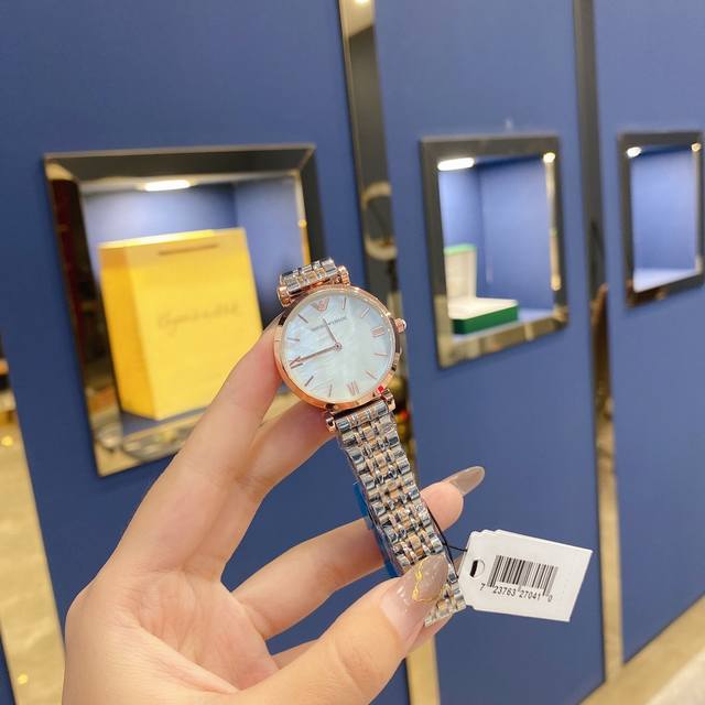 Original Armani 316L stainless steel watch mirror: reinforced mineral glass strap: 316L diameter size: 32mm * pearl mother of pearl perfectly blends and shines on the wrist, creating an elegant image for women. Pure, simple, elegant temperament for w