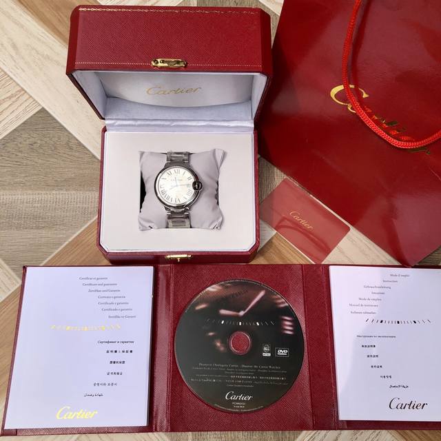 Original mold opening! Create the highest quality! One watch, one size, one card Cartier blue balloon, men's size~42Mm, with a completely identical case strap at the counter, and even each accessory can be exchanged with the genuine product. The full