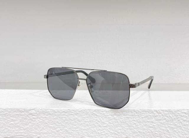 Louis Vuitton * Model: Z3109U Size: 50 Ports 20-145