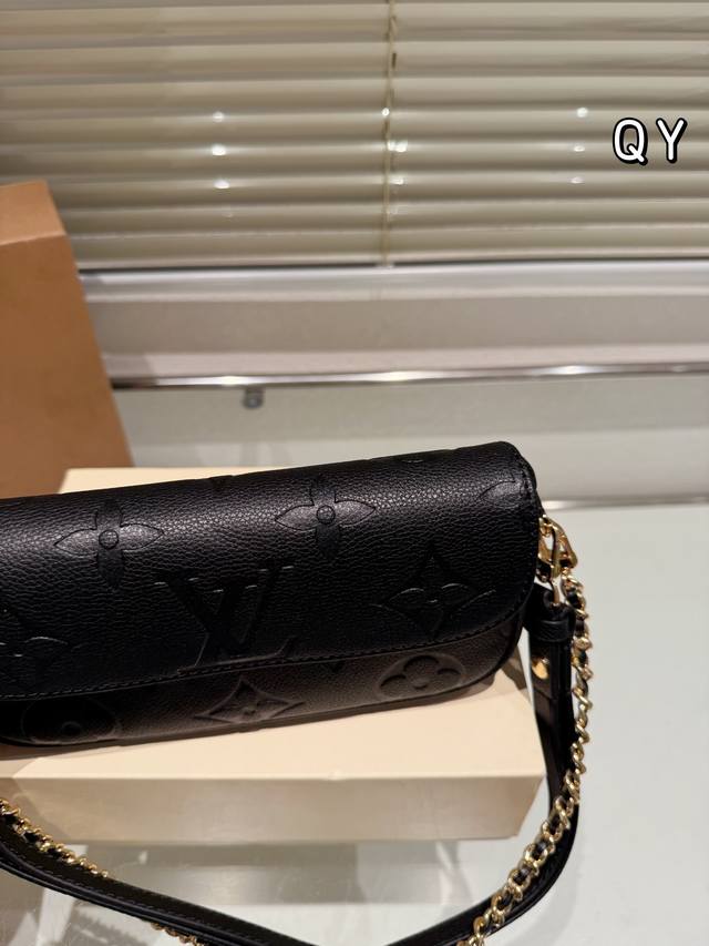 Leather version 2024 new Lv Louis Vuitton Wallet On Chain Ivy armpit bag size 22 13Cm folding gift box airplane box