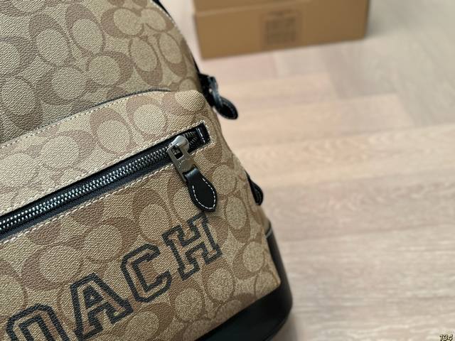The classic Coach backpack from Coach exudes fashion, and with it, travel can be arranged again! Size 32 38: