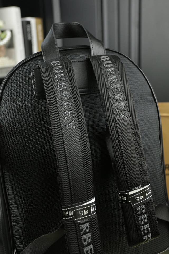 Boxless Burberry Backpack Backpack, Men's Econyl Backpack, unisex Backpack, Classic Matching Craftsmanship Material, Casual Versatile Backpack, Exquisite Inlaying Fine Craftsmanship, Actual Shooting Fabric Size: 29.5 ×