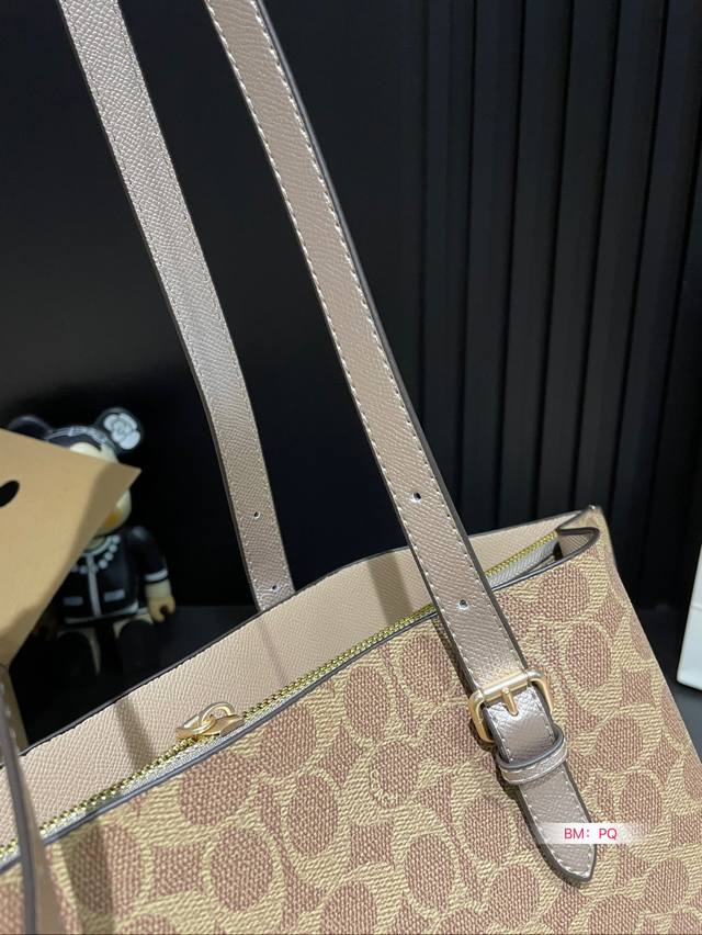 New Coach Mollie25 tote bag for Valentine's Day in January 24, with box matching. The latest shopping bag from Coach Coach OEM factory is shipped with top-quality shiny hardware logo and practical style. Multi purpose lining. lo:
