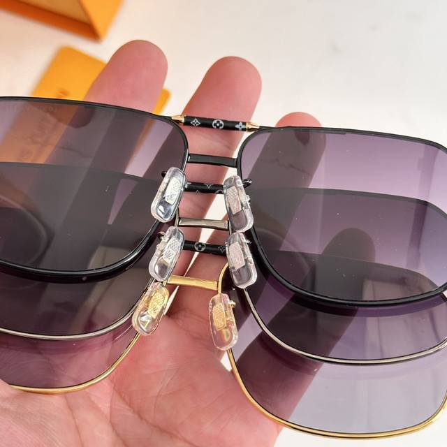 Detail image of Louis Vuitton * Model: Z1249Size: 61 mouthed 14-145 Men's recommendation