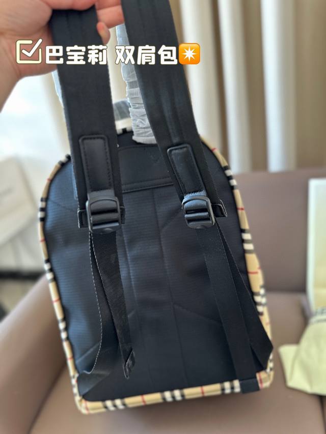 Go to Burberry backpack, classic fabric feels super nice, steady and generous! You won't choose the wrong one! Size: 34 * 42