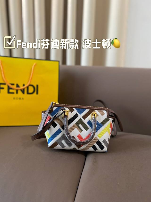 Fendi's new mini cute small bag with foldable box, Fendi's new Boston super cute and exquisite small bag, a color scheme that falls in love at a glance! Can be carried diagonally by hand. Large capacity and high-frequency small bag size 17 *: