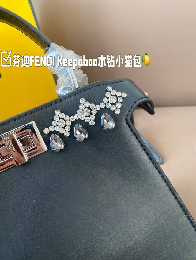 Folding box size 21.18 Fendi Keepaboo rhinestone kitten bag with unique design, fashionable and classic, super versatile for daily commuting, both stylish and stylish