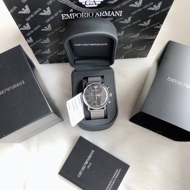 Original Armani Official Website Model: AR11104 Case: 316L Stainless Steel Mirror: Reinforced Mineral Glass Strap: Stainless Steel Mesh Buckle: Concealed Buckle Size: 43mm * 11mm Dark Matching Series: