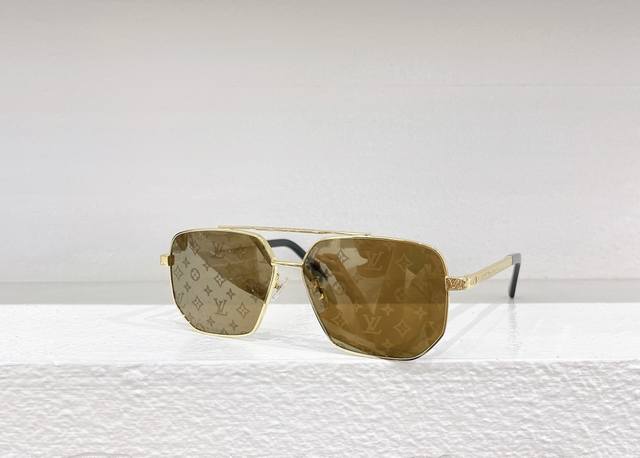 Louis Vuitton * Model: Z3109U Size: 50 Ports 20-145