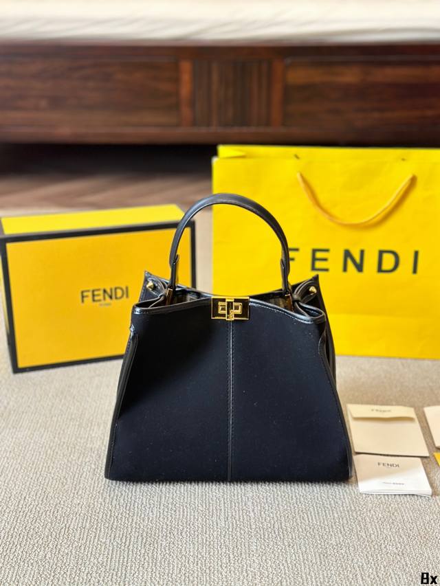 The explosion of cowhide version hits Fendi X-Lite Peekaboo series handbags. The all-new Peekaboo X-Iite handbag series, born on the 10th anniversary! Abandoning the classic horizontal: