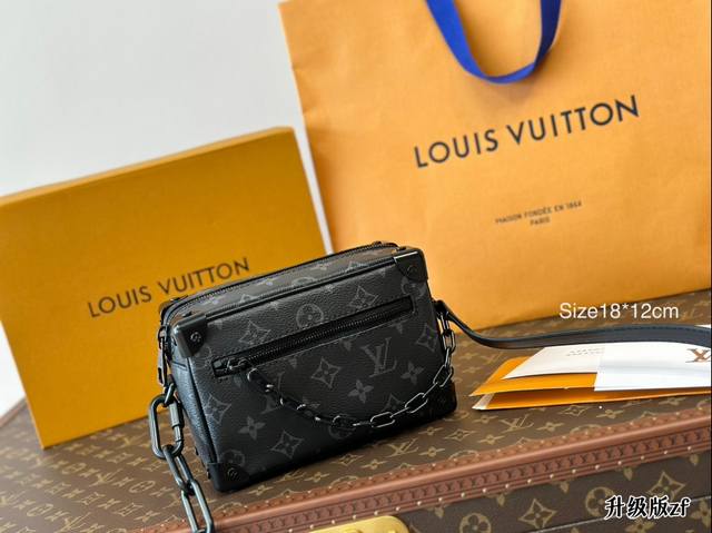 The embossed folding box Lv is the best bag of the year for both men and women. This soft box mini Soft Trunk is really Lv's most fashionable small bag of the year! Although it is a men's style, it is definitely a fashionable bag suitable for both me