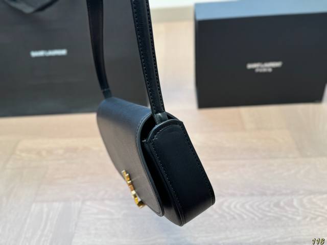 Airplane Box Saint Laurent YSL Voltaire Underarm Bag Minimalist Favorite Elliptical Underarm Bag Type Very Vintage Flip Buckle Very Novel Wow, Space is Completely Stress Free for Daily Travel Size 21 13