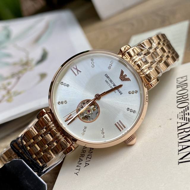 Armani mechanical women's watch has arrived!! Classic and minimalist Italian style, with a transparent heart on the exposed movement, 316 stainless steel strap, original mineral crystal mirror with 30 meter waterproof buckle, fully manual winding mec