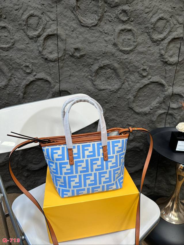 Fendi Tote Fendi's new mini roll with folding box