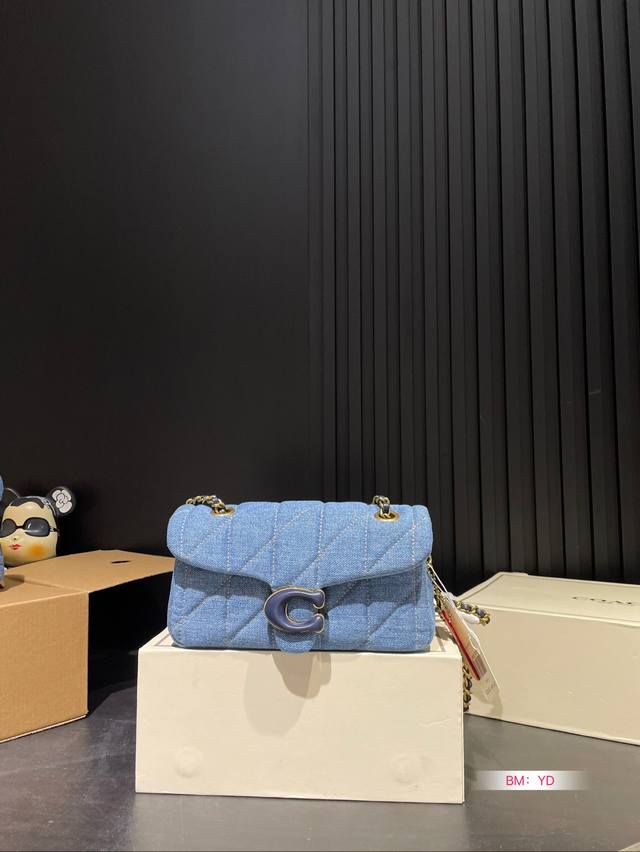 Small size, large size with folding box Coach Coach new denim retro and fashionable, lightweight new denim series is also cool, very suitable for spicy girls to carry. Size: large 27 * 14, small 21 * 11: