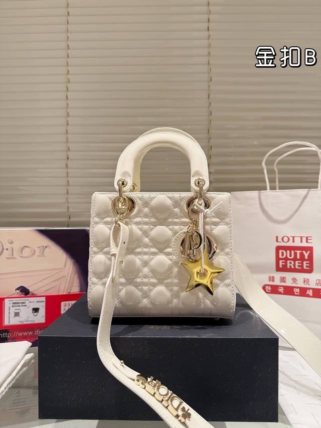 Original mirror with folding gift box airplane box size: 20cm high-end version Upgrading the shipment of Dior Concubine patent leather adds even more points