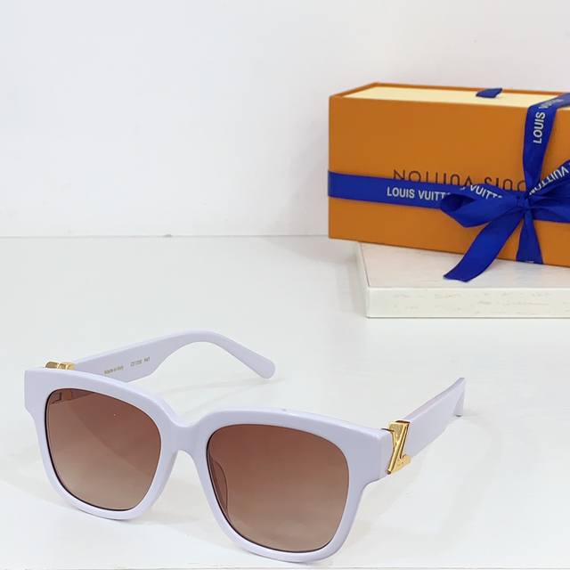 Louis Vuitton * Model: Z2123 Size: 54 Ports 17-140