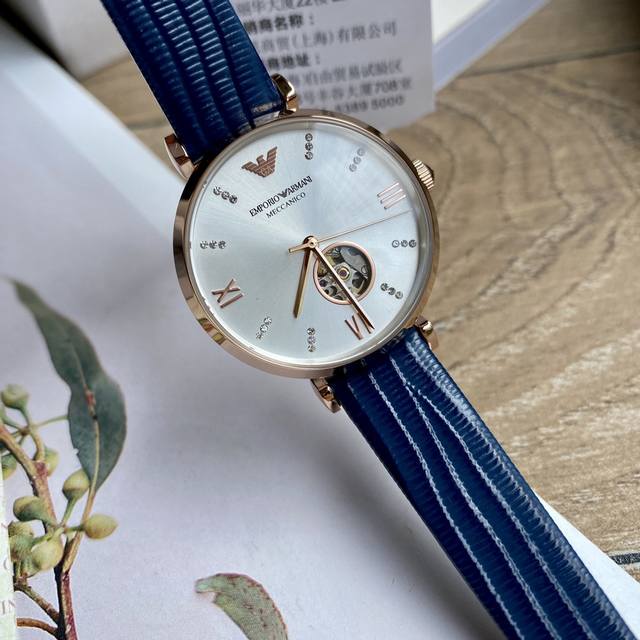 Armani mechanical women's watch has arrived!! Classic and minimalist Italian style, with a transparent heart on the exposed movement, imported cowhide strap with original buckle mineral crystal mirror 30 meters waterproof, fully manual winding mechan