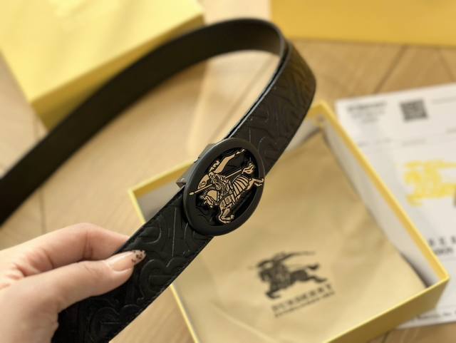 Burberry belt kit with high-end atmosphere, low-key luxury, and connotation is a must-have item for successful people for personal use.