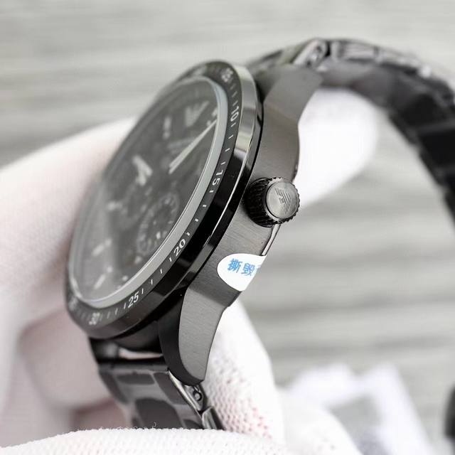 Armani Men's Watch Model: Ar60054 ： Stainless steel watch mirror: Mineral reinforced glass strap: Genuine leather size: 43 * 14mm, not like the oppressive pure black, giving a fresh and refined feeling. The stainless steel scale is sharp and angular,