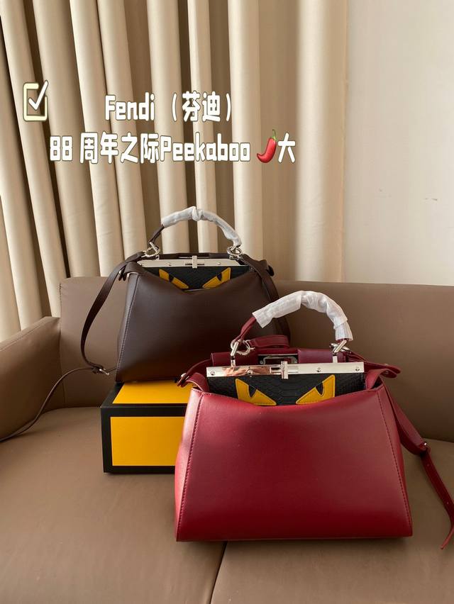 On the occasion of Fendi's 88th anniversary, the Peekaboo series was born and naturally became a hall level gift. Peekaboo means 