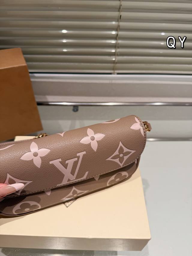 Leather version 2024 new Lv Louis Vuitton Wallet On Chain Ivy armpit bag size 22 13Cm folding gift box airplane box