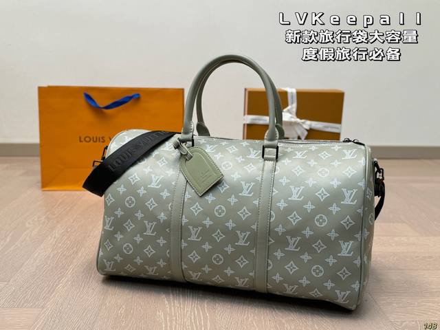 Lvkeepall's new travel bag with large capacity is a must-have item for vacation and travel. It is one of the essential items for fashionistas, and the actual product will definitely amaze you. Size 45 26