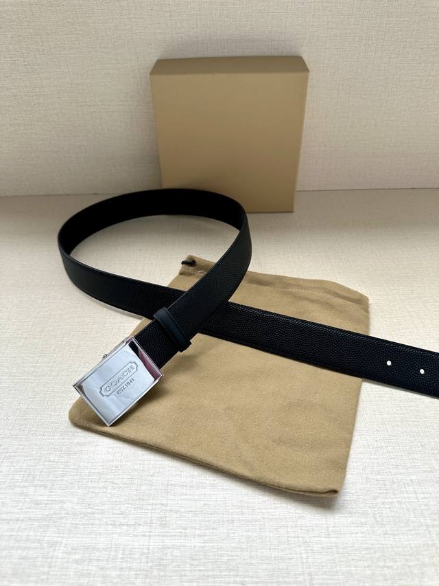As a well-known fashion brand, Coach with a width of 3.5cm often cleverly integrates its brand logo into the design of the belt, such as printing the brand's initials, patterns, etc. on the buckle or belt, which not only highlights the brand's identi