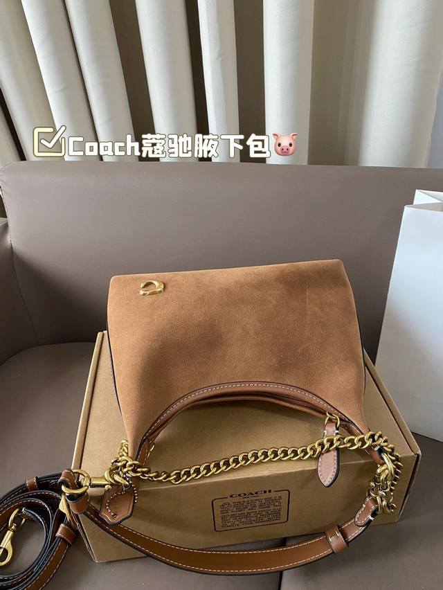 Paired with the new Kouchi underarm bag, the spicy girl style is also too cool. The new product is so beautiful. The new bag has a good shape for carrying~It's really cool. Family size: 25 15: