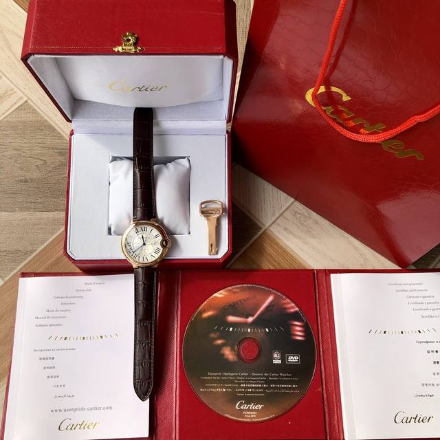 Original mold opening! Create the highest quality! One watch, one size, one card Cartier blue balloon, men's size~42Mm, with a completely identical case strap at the counter, and even each accessory can be exchanged with the genuine product. The full