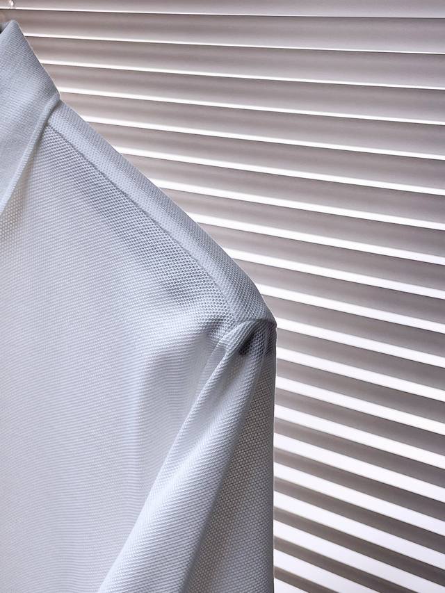 New release of Armani 2024SS summer new letter logo men's lapel polo shirt! Classic business men's style, the ceiling level business men's style for high-end men's clothing! Simplicity, fashion, grandeur, and elegance. When worn alone, the interior l