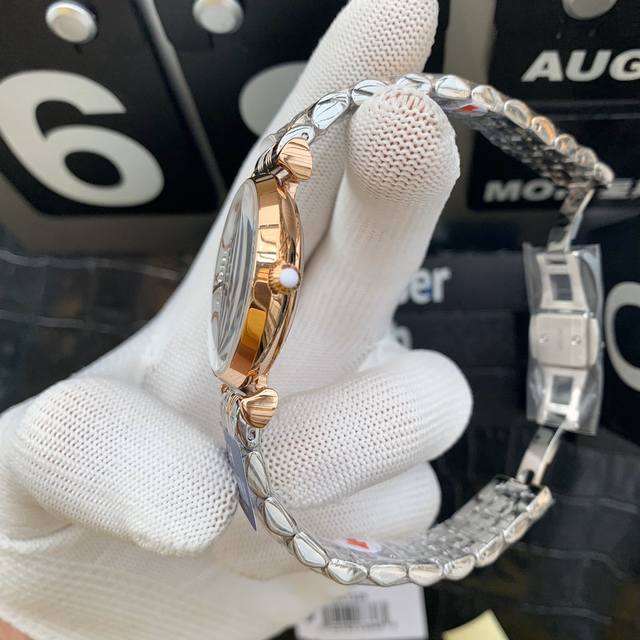 The original Armani Starry Sky women's watch model ar1926 features a gold and Ar1925 silver dial with a diameter of 32mm and a 316 stainless steel strap. Armani Starry Sky's diamonds are made of imported Swarovski crystal diamonds, including regular