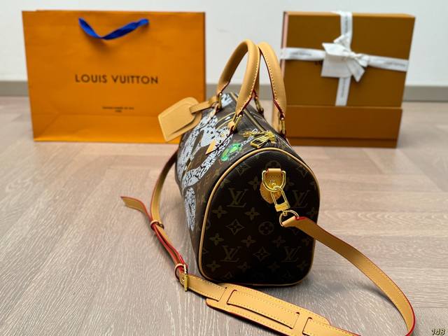 Lvspeedoy custom graffiti pillow bag with unique artistic atmosphere, high aesthetic value, must enter size 30 19: