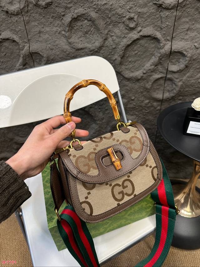Paired with a folding box, Gucci Bamboo 1947 is versatile and durable. Gucci's 1947 series bamboo bag can be said to have always been a fashion darling, always able to brush the favor of major bloggers on the red book. This time, I couldn't bear it: