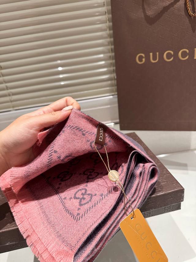 High end cashmere scarf gift box Guqi classic scarf made of real materials! This scarf is suitable for spring, autumn, and winter! It looks great as a shawl! Brighten skin tone! The upper body effect has a very strong aura, with a soft and textured f