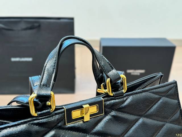Saint Laurent YSL handbag tote bag is lazy, casual and easy to carry, full of surprises on the upper body. A size 40 28