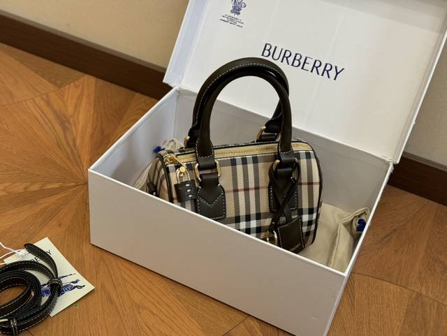 Box Size: 20.13Cm Burberry | Knock Cute Pillow Bag~Multi color, Hand carried Crossbody Matching~