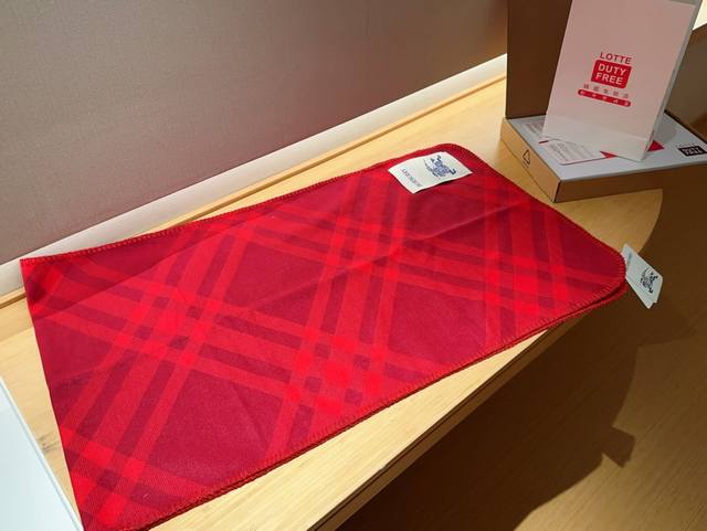 Burberry Autumn/Winter Cashmere Blend Scarf Size 55 × 1 Delivery Gift Box Tote Bag